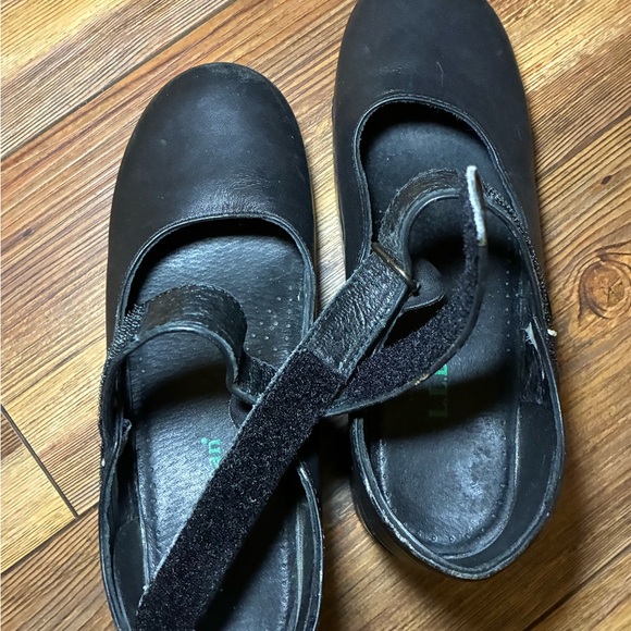 L.L. Bean Women’s Black Leather Clogs Mary Jane Shoes Size 6 Medium - Picture 4 of 13